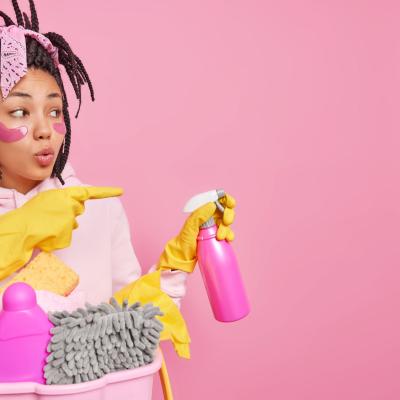 Housewife Holds Spray Detergents Ready Cleaning Service Indicates Aside Copy Space Gives Ideas Tips Wears Rubber Gloves Casual Clothes Isolated Pink 1